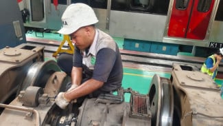 KAI dan INKA Pastikan Perawatan 7 Trainset KRL iE305 Sesuai Target, Keamanan Jadi Prioritas