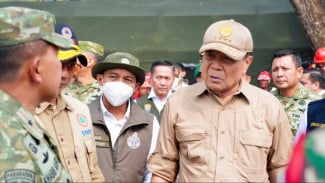 Dampingi Menko Polkam, Menhut Raja Antoni Tinjau Penanganan Karhutla di Sumsel