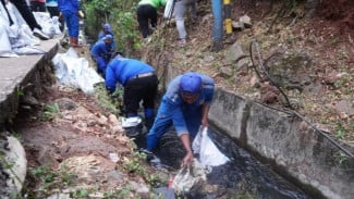 Kemarau Jadi Momentum, Jakarta Timur Kebut Bersihkan Saluran Air Jelang Musim Hujan