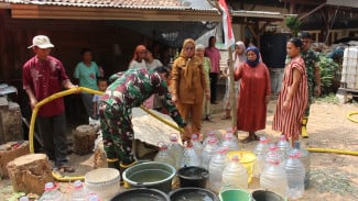 Kekeringan Melanda Puluhan Titik di Cibarusah, Korem 051 Wijayakarta Salurkan Bantuan Air Bersih