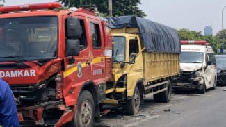 Detik-detik Kecelakaan Beruntun Enam Kendaraan di Jalan Raya Bekasi, Bermula dari Truk Damkar