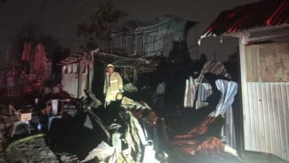 Terungkap! Ini Dugaan Penyebab Kebakaran Lapak di Joglo Jakbar yang Libatkan 19 Damkar