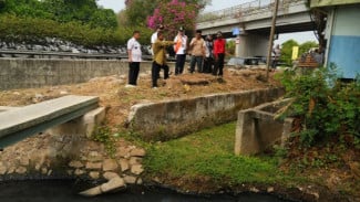 Genangan Kamal Jakbar Disorot, Saluran Menyempit hingga Material Kayu Jadi Biang Masalah