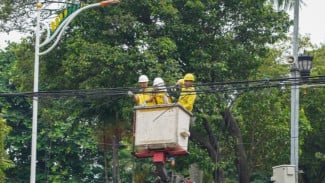 Jakpus Pangkas 900 Meter Kabel Semrawut, Total 1,9 Km Ditertibkan di Menteng