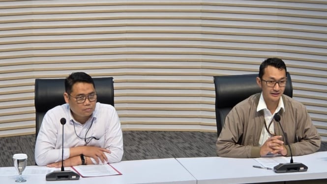 Plt Deputi Penindakan dan Eksekusi KPK Asep Guntur Rahayu (kiri)