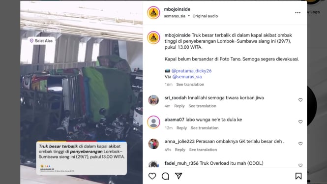 Truk Terbalik dalam Penyeberangan Lombok-Sumbawa