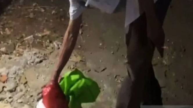 Jasad bayi terbungkus karung ditemukan di Lubang Buaya, Jaktim.