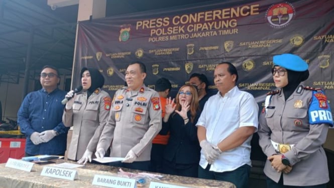 Kapolsek Cipayung Kompol Dwi Susanto saat konferensi pers
