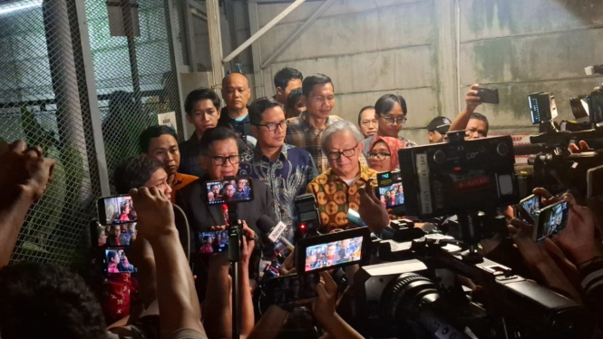 Sekjen PDIP Hasto Kristiyanto Setelah Dibebaskan dari Rutan KPK