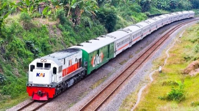 Perjalanan kereta api.