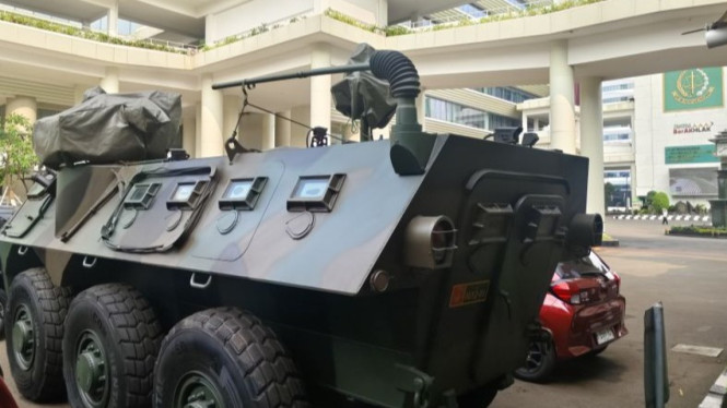 Ranpur jenis Anoa 6x6 milik TNI terparkir di Gedung Kejagung Jakarta