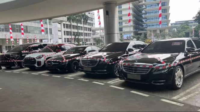 Mobil mewah milik Riza Chalid disita Kejagung
