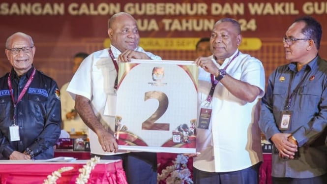 Cagub-Cawagub Papua,  Mathius Derek Fakhiri-Aryoko Rumaropen