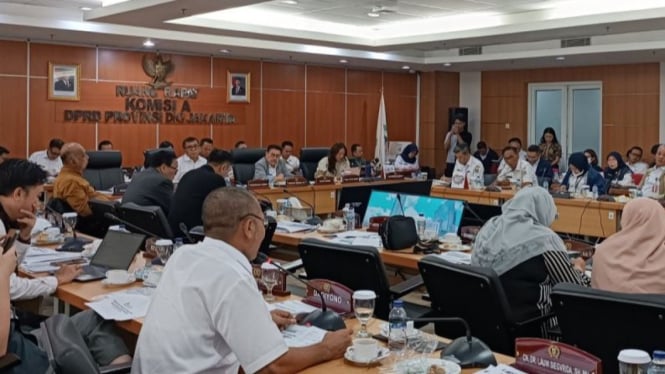 Suasana rapat kerja antara Komisi A DPRD DKI bersama Disdukcapil.