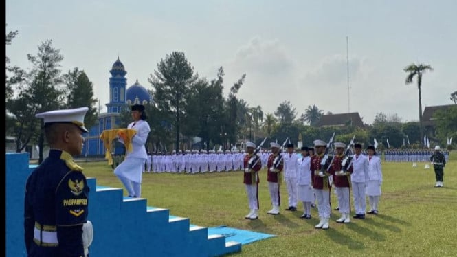 Calon anggota Pasukan Pengibar Bendera Pusaka (Paskibraka).
