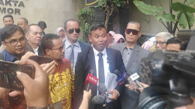 Kuasa hukum pihak Roy Suryo Cs, Ahmad Khozinudin.