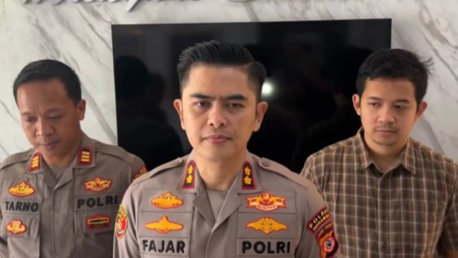 Kapolres Indramayu AKBP Mochamad Fajar Gemilang (tengah).