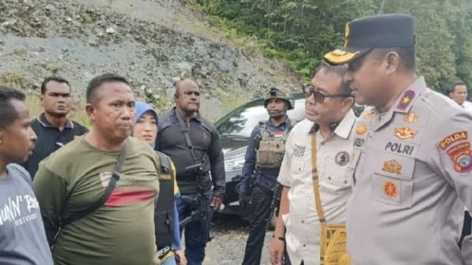Polisi mendatangi lokasi penembakan di Nabire.