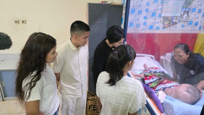 Darleen, Putri Natalia Rusli, kunjungi Panti Asuhan