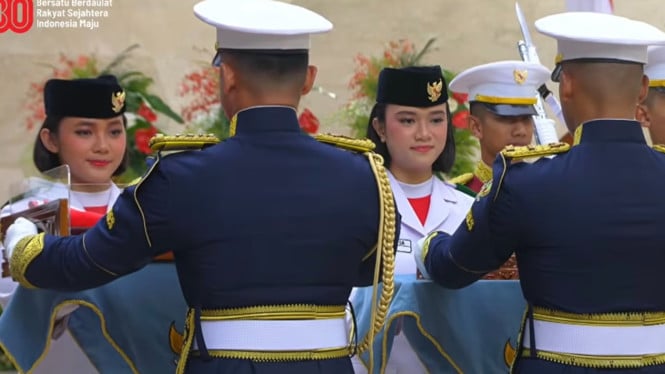 Penyerahan Merah Putih dan Teks Proklamasi di Monas