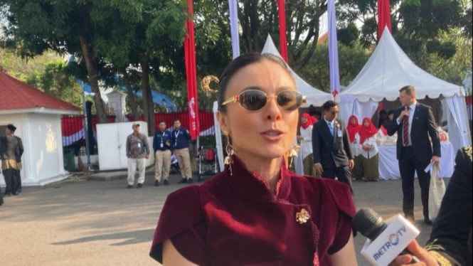 Aktris Wulan Guritno menghadiri Upacara HUT ke-80 RI di Istana.