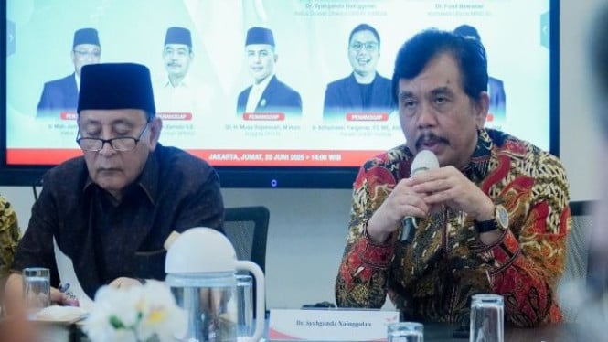 Syahganda Nainggolan (kanan).