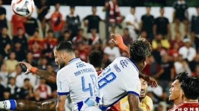 Laga Persib vs Persijap Jepara.