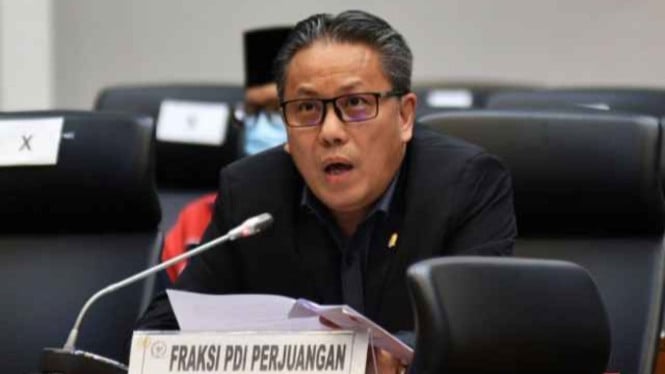 Wakil Ketua Komisi XI DPR RI Dolfie Othniel Frederic