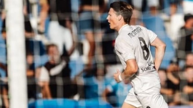 Pemain Napoli Scott McTominay cetak gol ke gawang Sassuolo