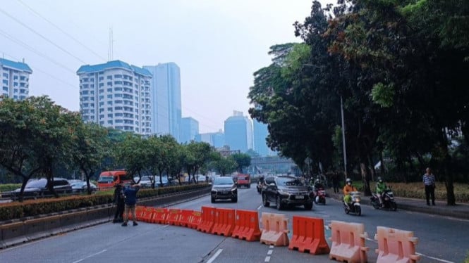 Kendaraan dialihkan ke Jalan Gerbang Pemuda imbas unjuk rasa di DPR.