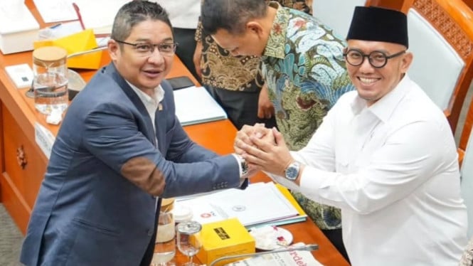 Dahnil Anzar Simanjuntak Bersama Sigit Purnomo atau Pasha Ungu