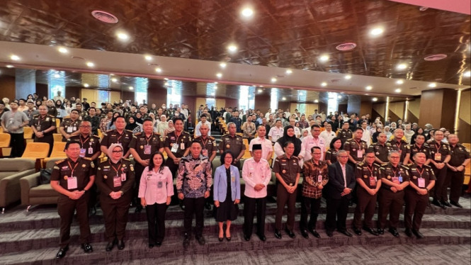 Kajati dan Rektor Foto Bersama
