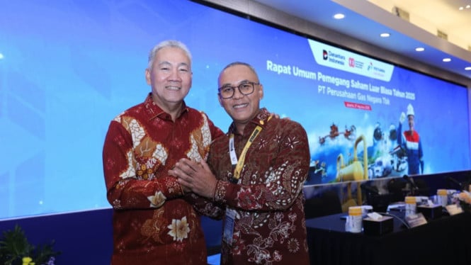RUPSLB PGN tetapkan Arief Kurnia Risdianto (kanan) Direktur Utama