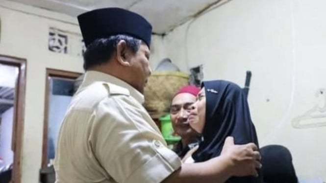 Prabowo saat melayat ke rumah driver ojol Affan Kurniawan.