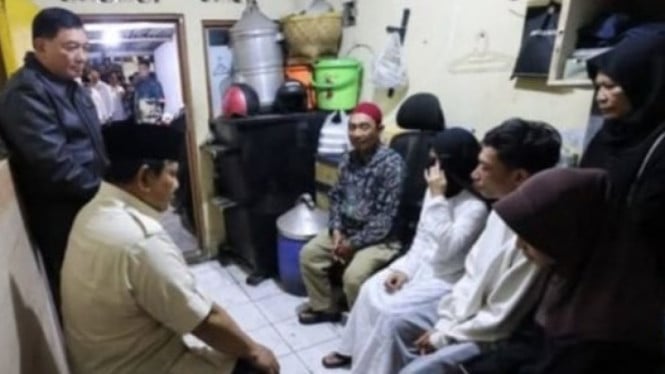 Prabowo saat melayat ke rumah driver ojol Affan Kurniawan.