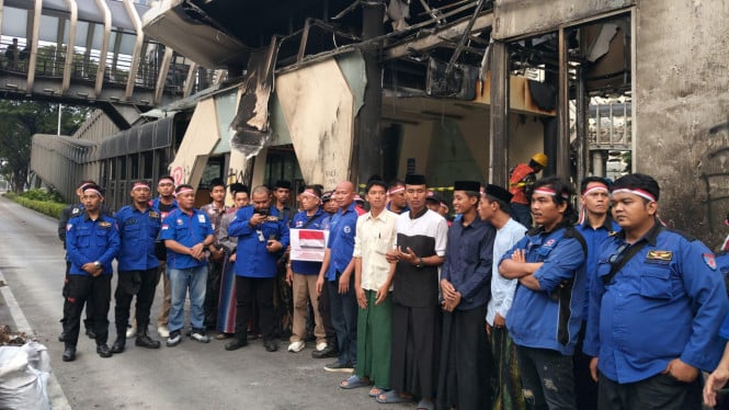 KSPSI kerahkan ratusan buruh perbaiki fasilitas umum pasca demo