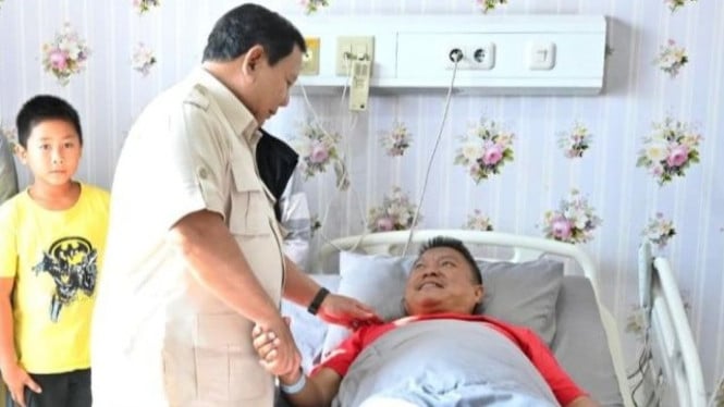 Presiden Prabowo Subianto besuk korban demo rusuh.