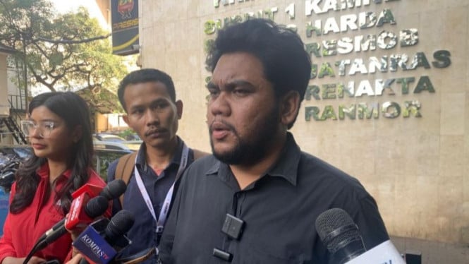 Peneliti Lokataru Foundation Fian Alaydrus saat menjawab pers.