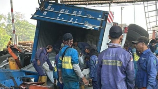 Truk kontainer kecelakaan di Gerbang Tol Ciawi 2, Bogor