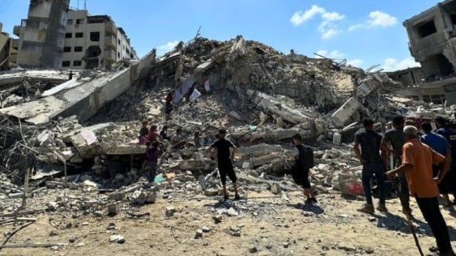 Militer Israel mengebom Gaza termasuk rumah sakit.