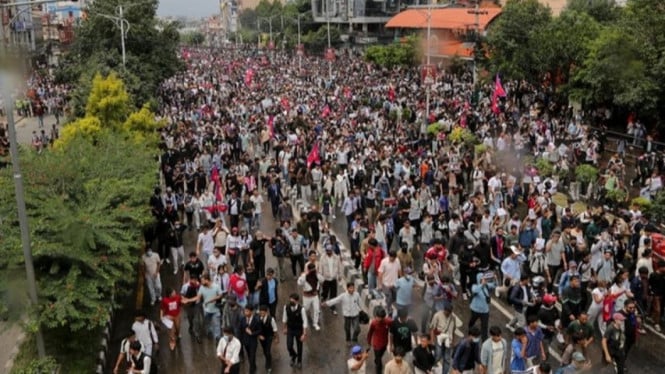 Massa mengikuti demonstrasi di Nepal