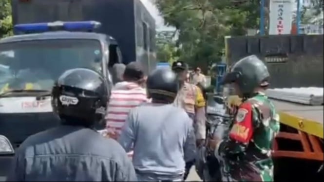 Razia pengatur jalan ilegal (Pak Ogah) di Jaktim