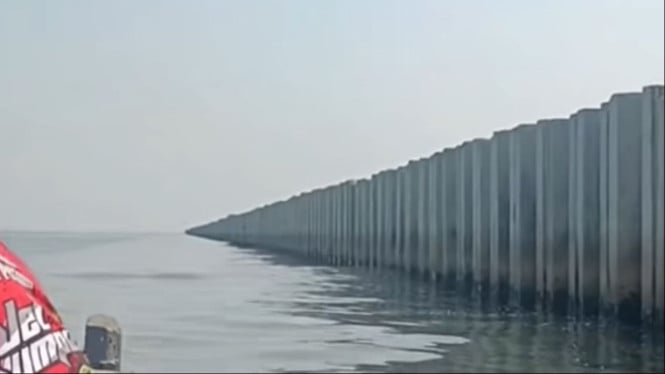 Pagar Beton Laut di Cilincing