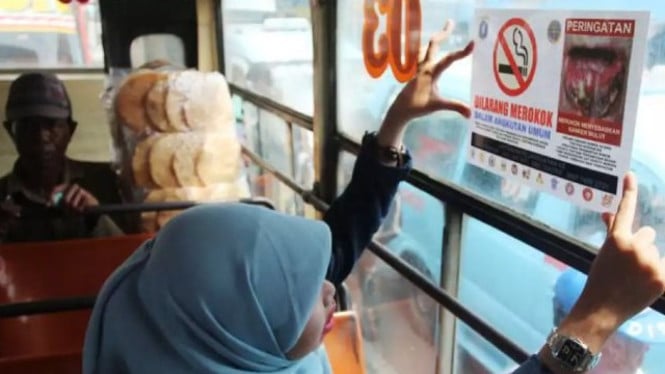 Imbauan dilarang merokok di transportasi umum. (Foto ilustrasi).