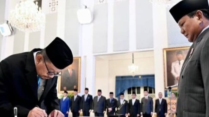 Presiden Prabowo Subianto saat lantik M Qodari jadi KSP.