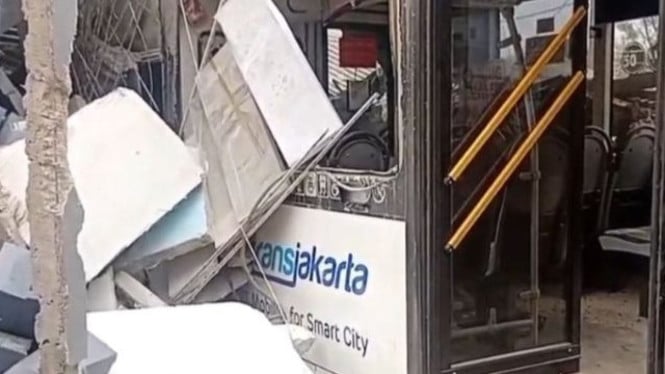 Transjakarta kecelakaan.