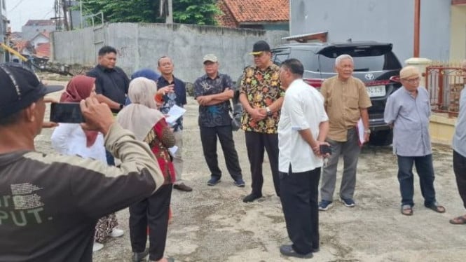 Majelis hakim cek lokasi tanah di Depok yang digugat terpidana.