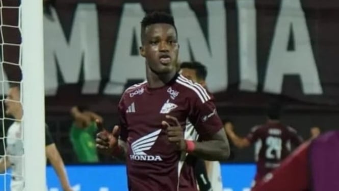 Pemain PSM Makassar Abu Kamara.