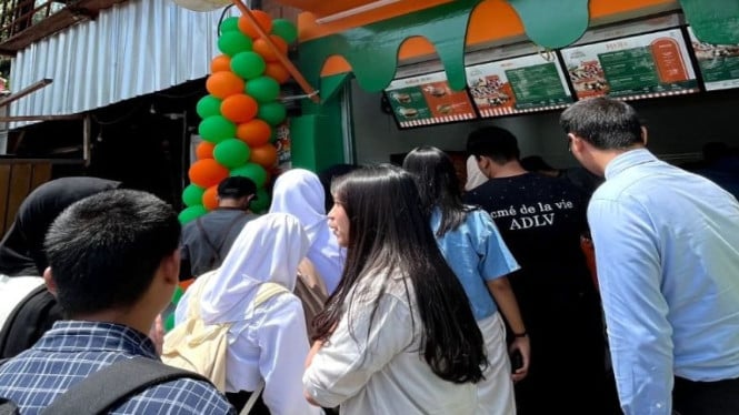 Kebab Monster buka gerai baru di Bandung, Jawa Barat.
