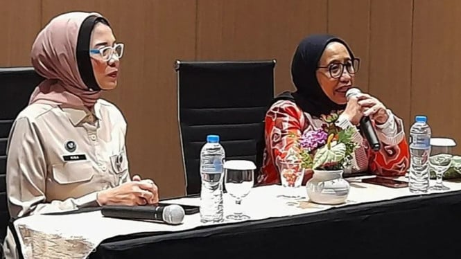 Wakil Kepala BGN, Nanik S Deyang (kanan)